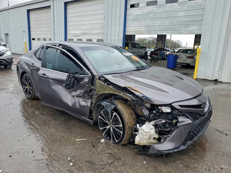 94675675 :رقم المزاد ، 4T1G11AK8LU306499 vin ، 2020 Toyota Camry Se مزاد بيع