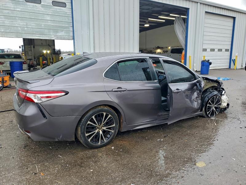 94675675 :رقم المزاد ، 4T1G11AK8LU306499 vin ، 2020 Toyota Camry Se مزاد بيع
