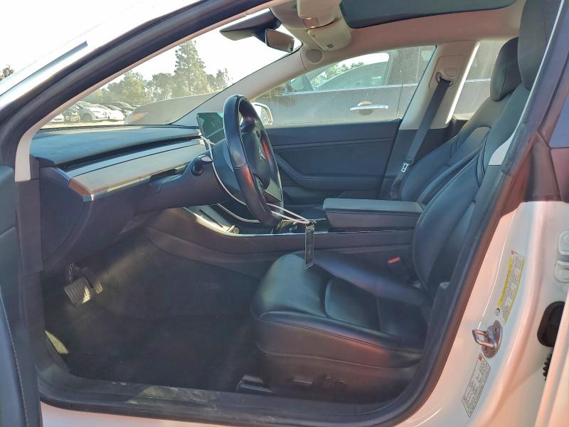 92942815 :رقم المزاد ، 5YJ3E1EA0JF018426 vin ، 2018 Tesla Model 3 مزاد بيع
