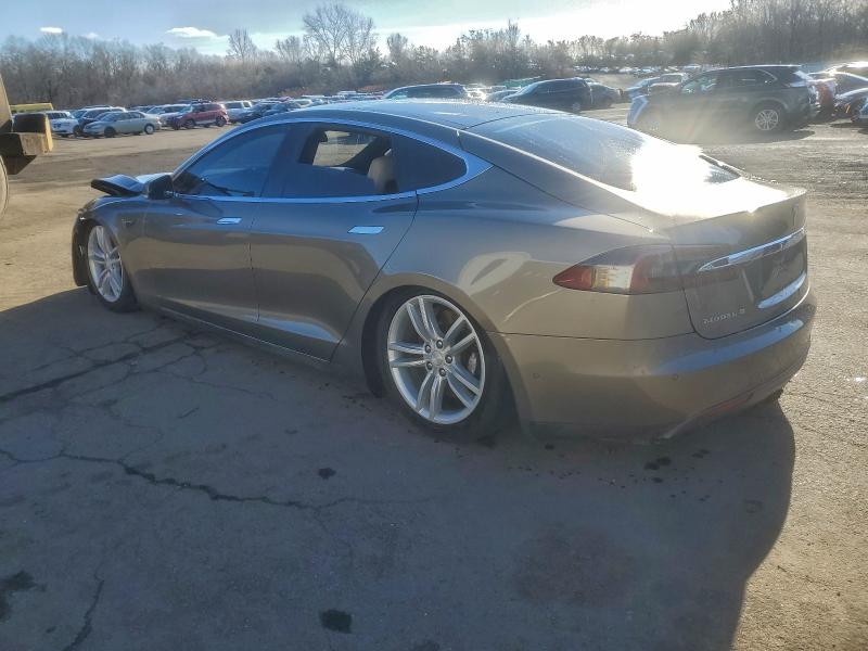 94387055 :رقم المزاد ، 5YJSA1V22FF097928 vin ، 2015 Tesla Model S مزاد بيع