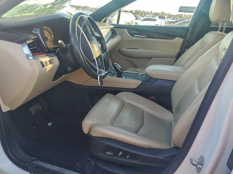93992965 :رقم المزاد ، 1GYKNCRSXHZ114122 vin ، 2017 Cadillac Xt5 Premiu مزاد بيع