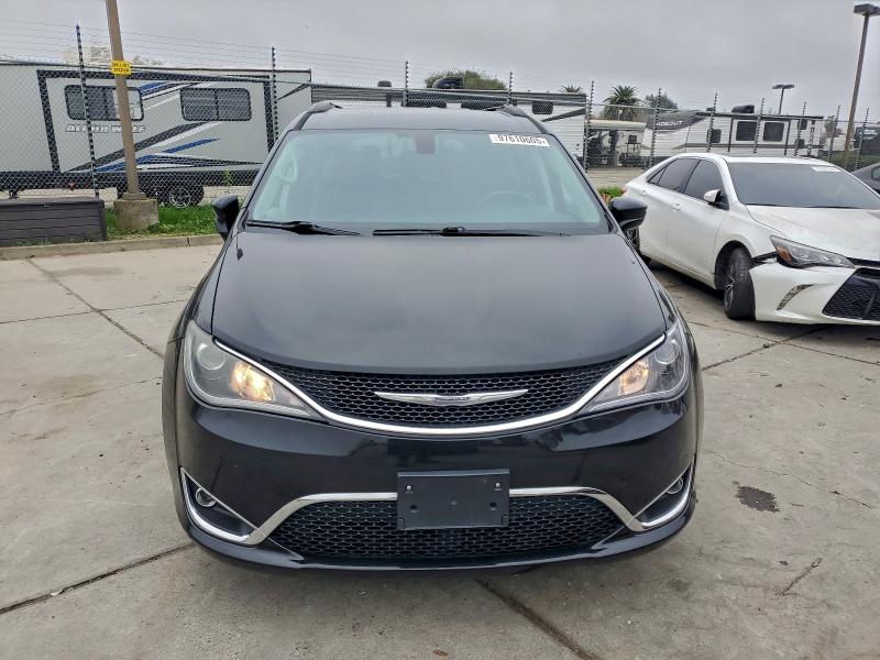 2017 Chrysler Pacifica T მანქანა იყიდება აუქციონზე, vin: 2C4RC1BG2HR820855, აუქციონის ნომერი: 97610605
