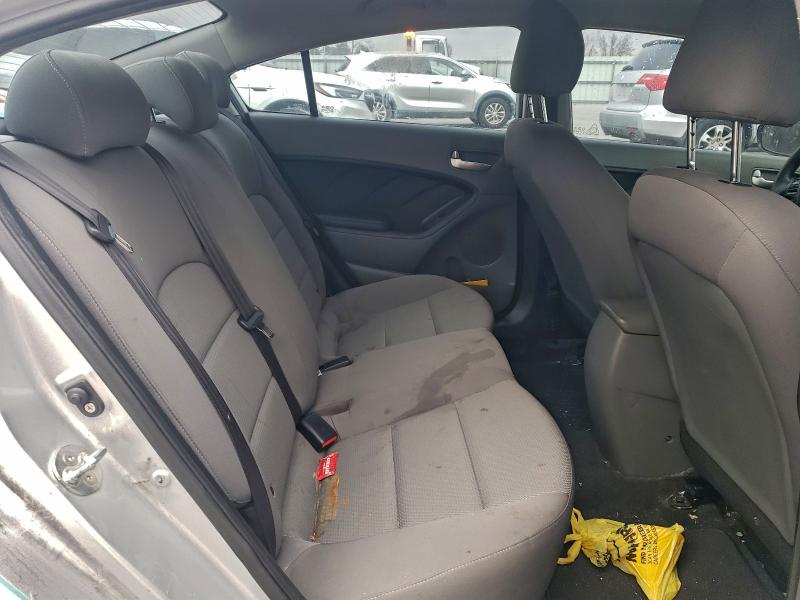 95954915 :رقم المزاد ، 3KPFK4A70JE258003 vin ، 2018 Kia Forte مزاد بيع