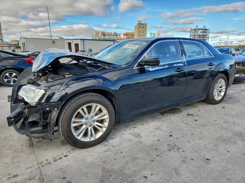 95294365 :رقم المزاد ، 2C3CCAAG3HH516256 vin ، 2017 Chrysler 300 مزاد بيع