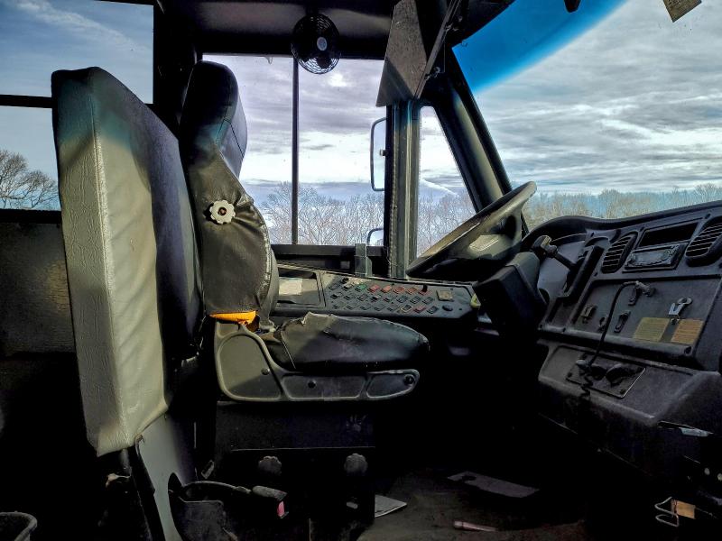 86534715 :رقم المزاد ، 4UZABRDU2CCBP5481 vin ، 2012 Freightliner Saf-t-liner C2 مزاد بيع