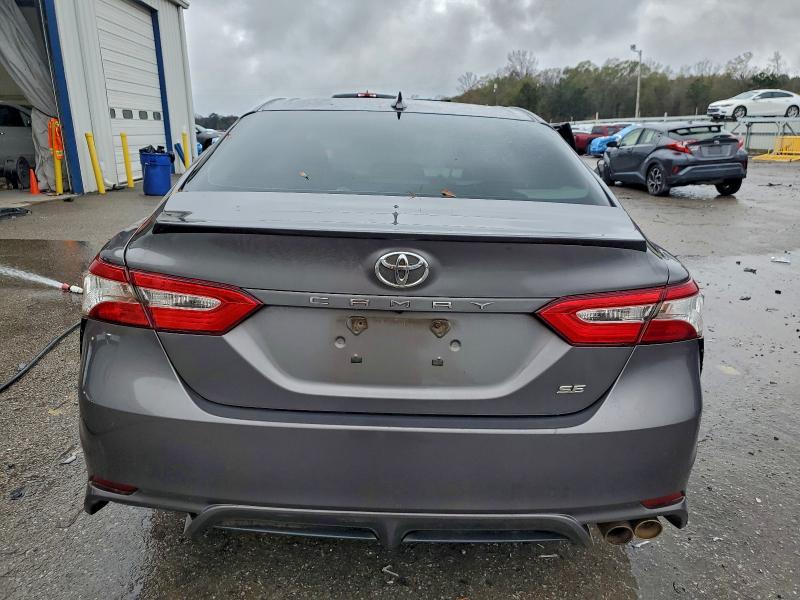 94675675 :رقم المزاد ، 4T1G11AK8LU306499 vin ، 2020 Toyota Camry Se مزاد بيع