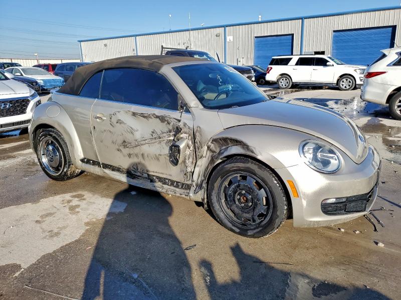 94696545 :رقم المزاد ، 3VW517AT8FM808362 vin ، 2015 Volkswagen Beetle 1.8 مزاد بيع