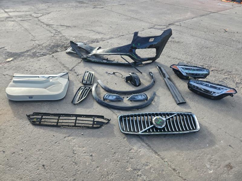 95199005 :رقم المزاد ، YV4L12PV0P1941294 vin ، 2023 Volvo Xc90 Core مزاد بيع