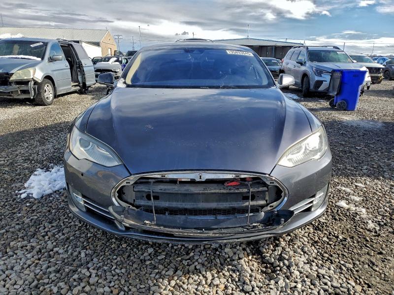 2015 Tesla Model S მანქანა იყიდება აუქციონზე, vin: 5YJSA1H24FFP69371, აუქციონის ნომერი: 95893645