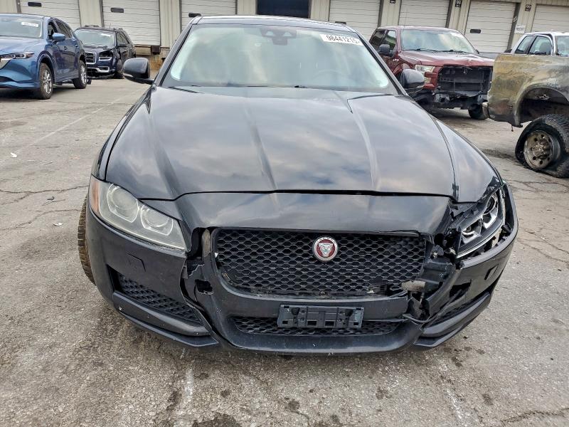 98441215 :رقم المزاد ، SAJBD4BN9HCY32252 vin ، 2017 Jaguar Xf Premium مزاد بيع