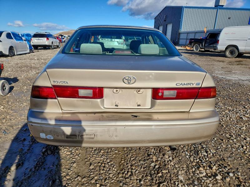 59718806 :رقم المزاد ، JT2BG22K4X0268373 vin ، 1999 Toyota Camry مزاد بيع