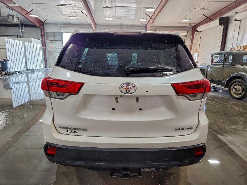 Продаж на аукціоні авто 2018 Toyota Highlander, vin: 5TDJZRFH6JS880566, номер лоту: 95357825