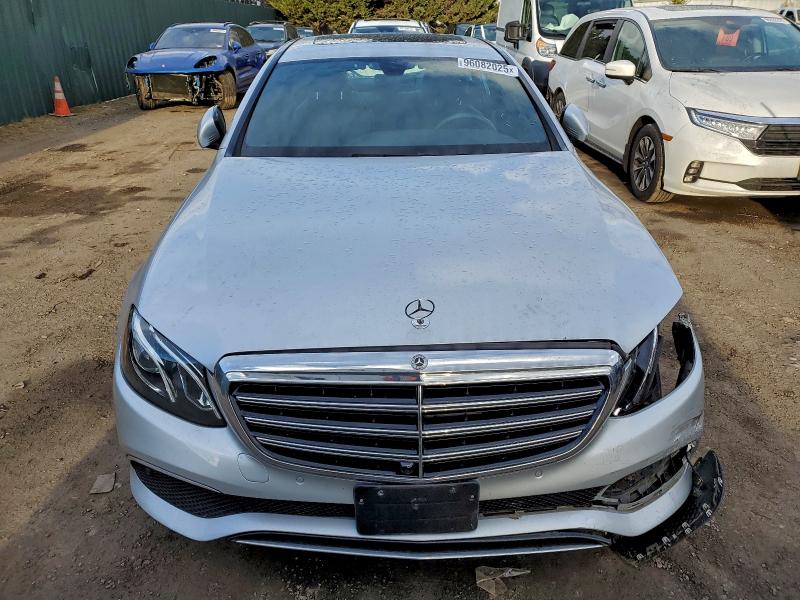 96082025 :رقم المزاد ، WDDZF4KB1KA616580 vin ، 2019 Mercedes-benz E مزاد بيع