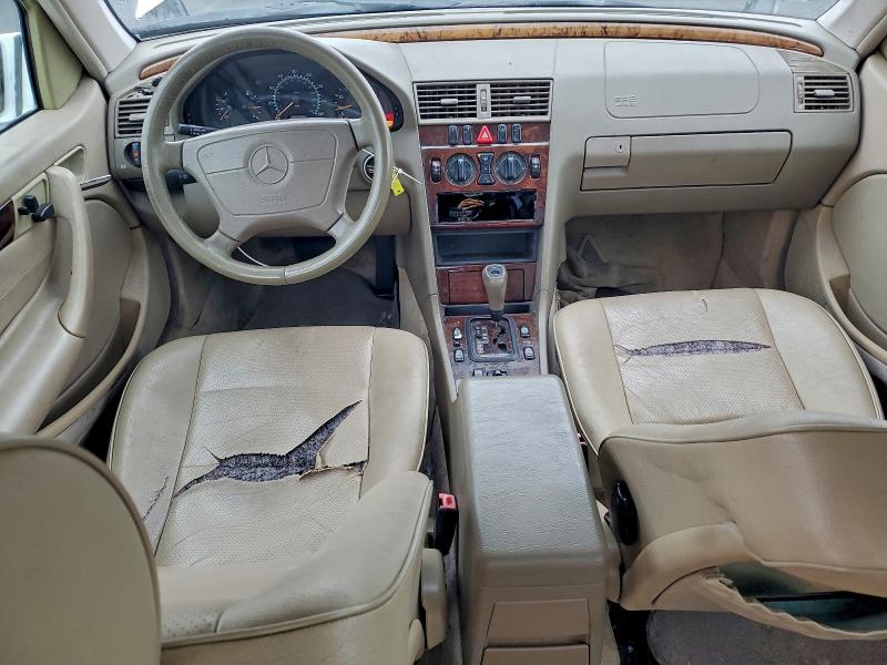 1999 Mercedes Benz C Class C300 4d Spor მანქანა იყიდება აუქციონზე, vin: WDBHA24G1XA717366, აუქციონის ნომერი: 96232105