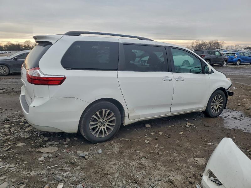 Продаж на аукціоні авто 2016 Toyota Sienna, vin: 5TDKK3DCXGS694695, номер лоту: 96577315