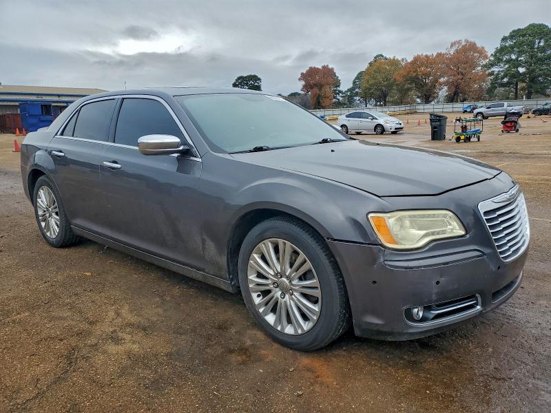 96737775 :رقم المزاد ، 2C3CCAKT6DH652886 vin ، 2013 Chrysler 300c مزاد بيع