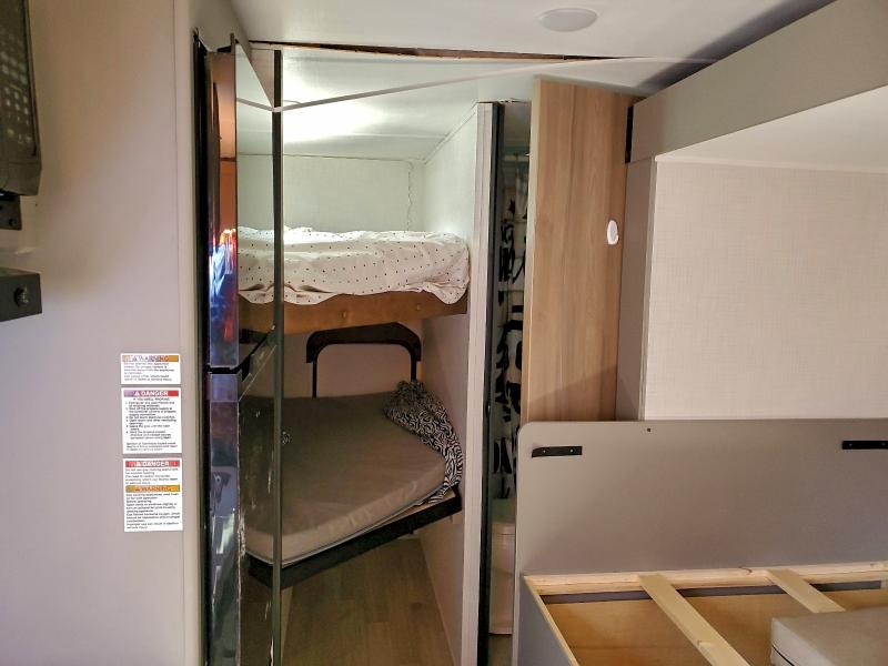 Продажа на аукционе авто 2026 Keystone Hideout, vin: 4YDTH1H10TW240866, номер лота: 96703905