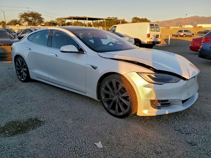 Продажа на аукционе авто 2018 Tesla Model S, vin: 5YJSA1E26JF261495, номер лота: 96001875