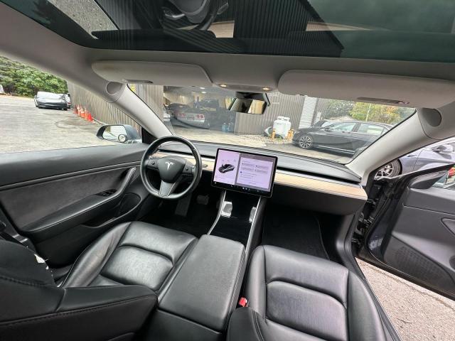 99081765 :رقم المزاد ، 5YJ3E1EB1JF119421 vin ، 2018 Tesla Model 3 مزاد بيع