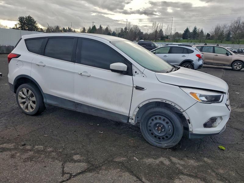 Продажа на аукционе авто 2019 Ford Escape Se, vin: 1FMCU0GD7KUB07399, номер лота: 97510385