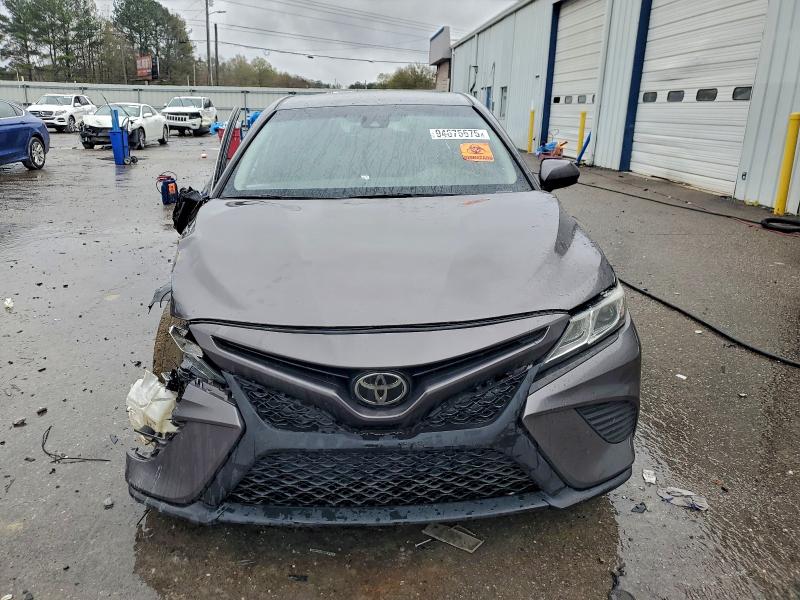94675675 :رقم المزاد ، 4T1G11AK8LU306499 vin ، 2020 Toyota Camry Se مزاد بيع