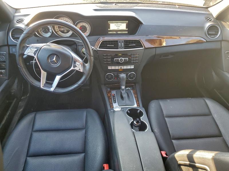 2014 Mercedes-benz C მანქანა იყიდება აუქციონზე, vin: WDDGF4HB1EG254136, აუქციონის ნომერი: 95405175