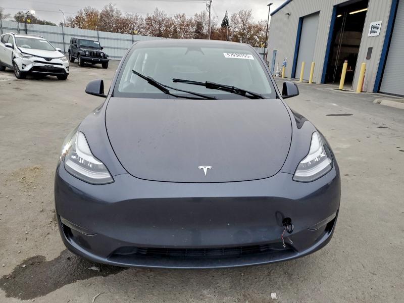 97030755 :رقم المزاد ، 5YJYGDEE1MF232852 vin ، 2021 Tesla Model Y مزاد بيع