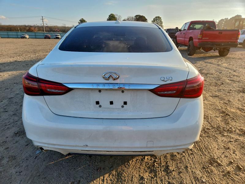 Продажа на аукционе авто 2018 Infiniti Q50 Luxe, vin: JN1EV7AP9JM356570, номер лота: 97728425