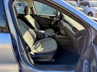Продажа на аукционе авто 2022 Ford Escape S, vin: 1FMCU0F66NUB62157, номер лота: 98205035