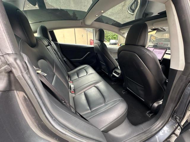 99081765 :رقم المزاد ، 5YJ3E1EB1JF119421 vin ، 2018 Tesla Model 3 مزاد بيع