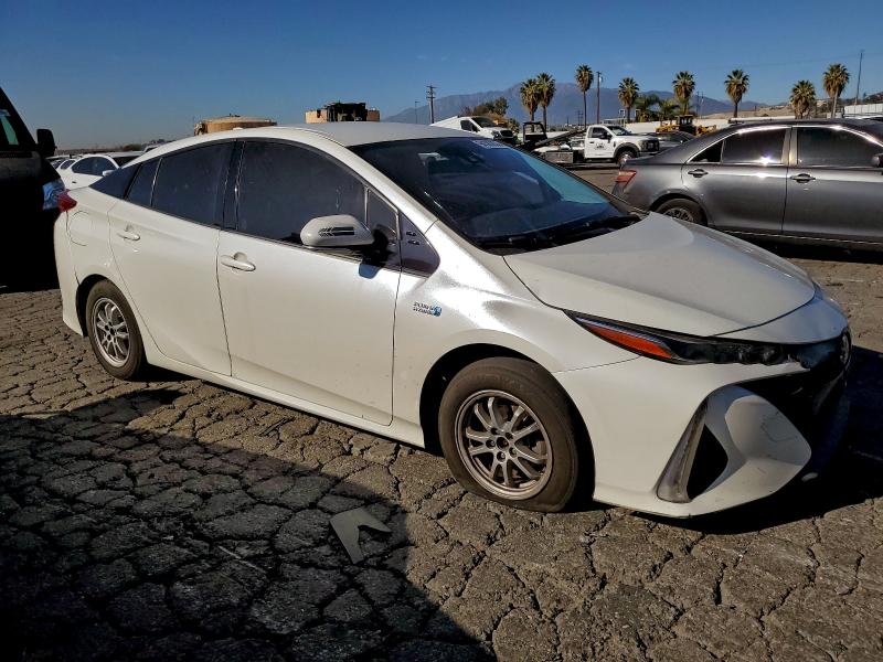 Продажа на аукционе авто 2018 Toyota Prius Prim, vin: JTDKARFP7J3103673, номер лота: 94380855