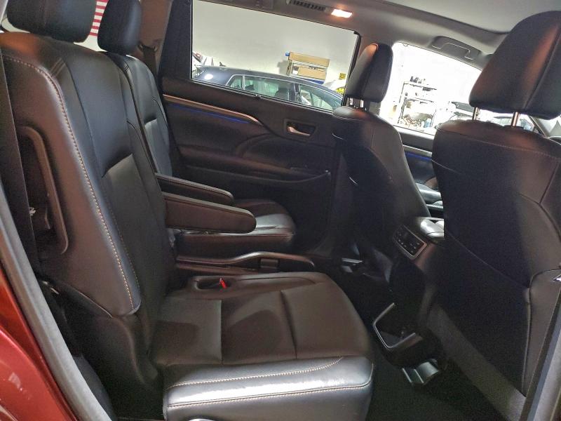 Продажа на аукционе авто 2018 Toyota Highlander, vin: 5TDDZRFH2JS843771, номер лота: 93187135