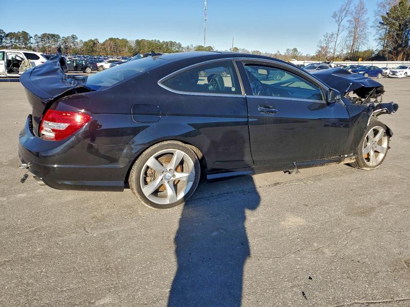 96253065 :رقم المزاد ، WDDGJ5HB5EG248215 vin ، 2014 Mercedes-benz C مزاد بيع