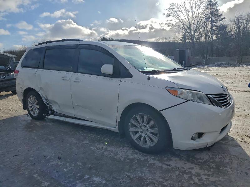Aukcja sprzedaży 2011 Toyota Sienna Xle, vin: 5TDDK3DC0BS019018, numer aukcji: 98811035