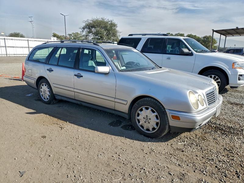 97879025 :رقم المزاد ، WDBJH65F4WA528431 vin ، 1998 Mercedes-benz E مزاد بيع