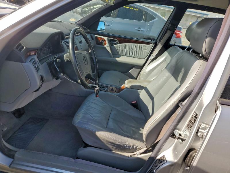97879025 :رقم المزاد ، WDBJH65F4WA528431 vin ، 1998 Mercedes-benz E مزاد بيع