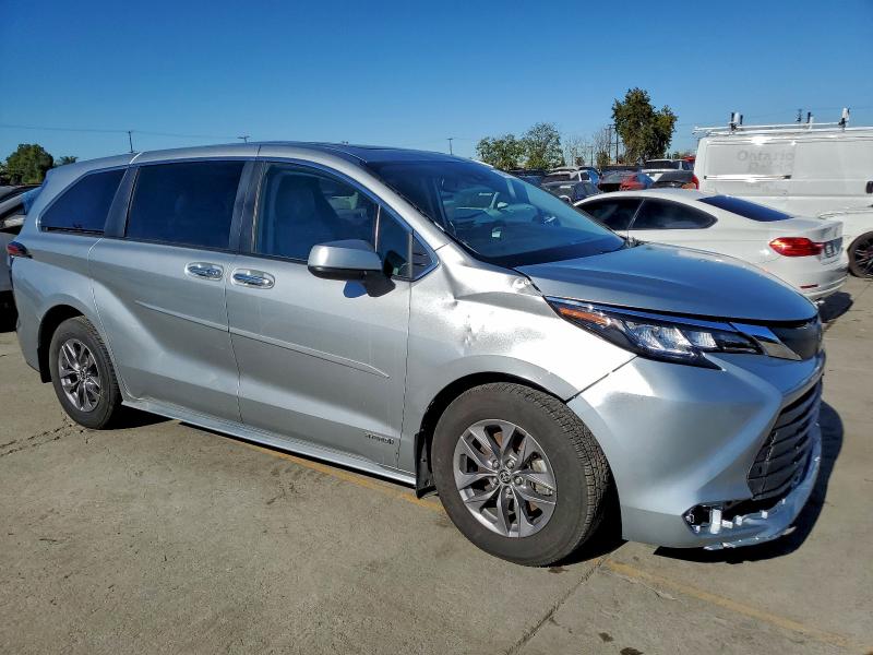 Продажа на аукционе авто 2021 Toyota Sienna Xle, vin: 5TDYRKEC2MS029736, номер лота: 96495115