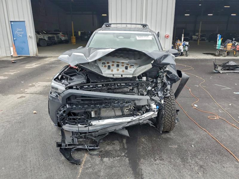 94221535 :رقم المزاد ، JTEVA5AR3S5005062 vin ، 2025 Toyota 4runner Sr مزاد بيع
