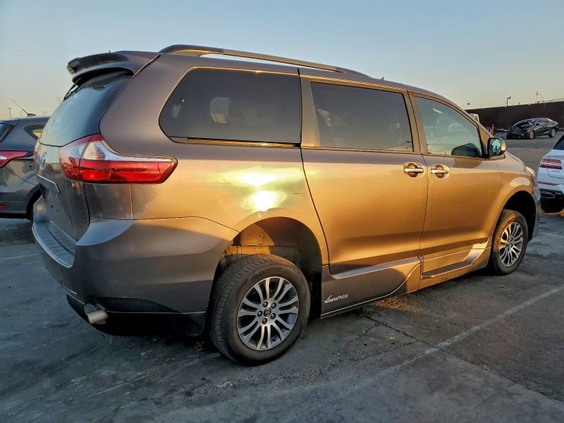 Продажа на аукционе авто 2019 Toyota Sienna, vin: 5TDYZ3DC4KS017088, номер лота: 94358505