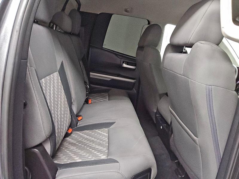 93184325 :رقم المزاد ، 5TFRM5F13JX131344 vin ، 2018 Toyota Tundra مزاد بيع