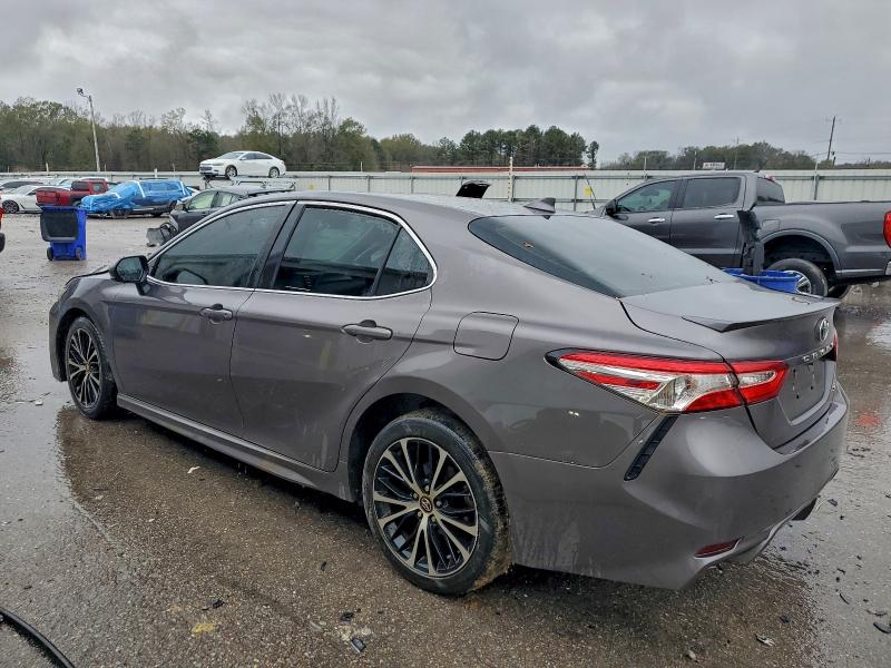 94675675 :رقم المزاد ، 4T1G11AK8LU306499 vin ، 2020 Toyota Camry Se مزاد بيع