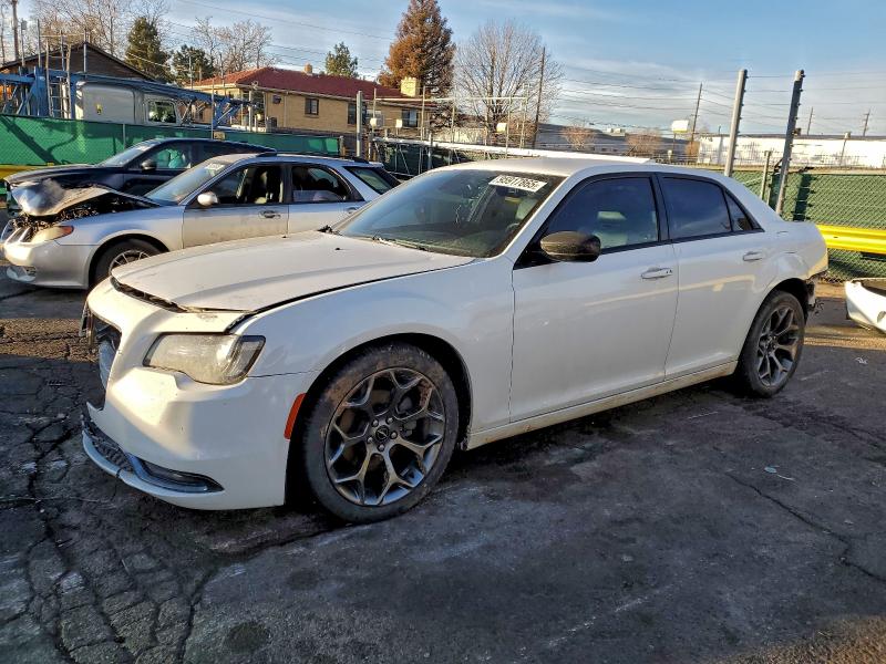2015 Chrysler 300 მანქანა იყიდება აუქციონზე, vin: 2C3CCABGXFH922594, აუქციონის ნომერი: 48277376