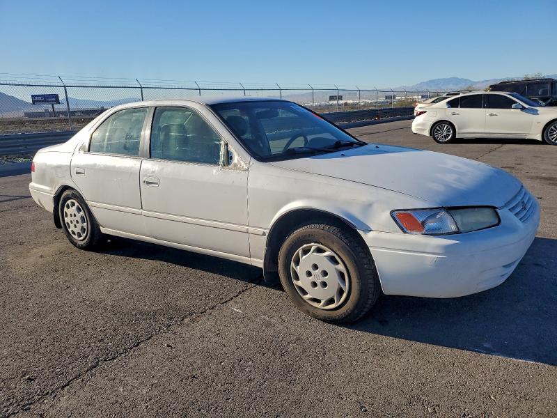 96587155 :رقم المزاد ، JT2BG28KXW0181261 vin ، 1998 Toyota Camry مزاد بيع