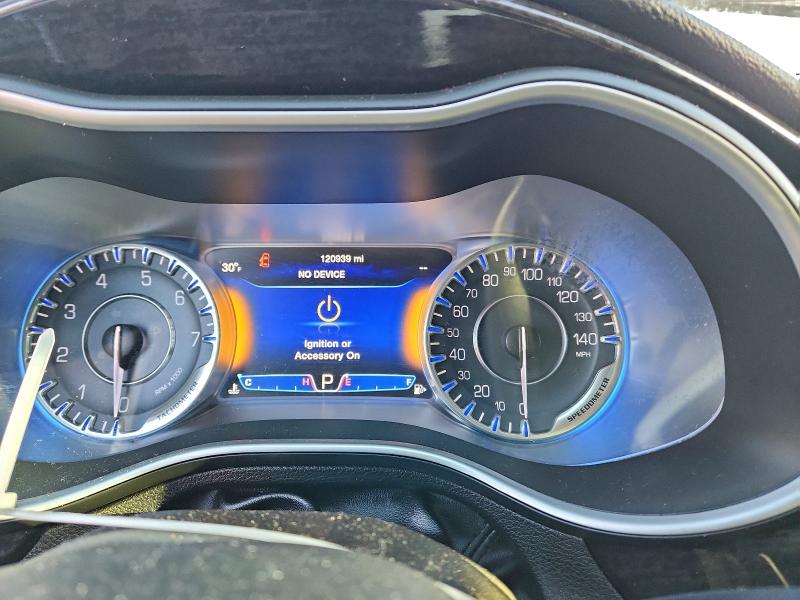97176935 :رقم المزاد ، 1C3CCCCB2FN532367 vin ، 2015 Chrysler 200 مزاد بيع