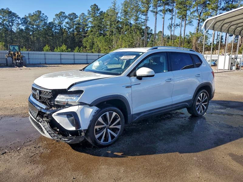 Продаж на аукціоні авто 2022 Volkswagen Taos, vin: 3VVWX7B24NM039791, номер лоту: 97098525