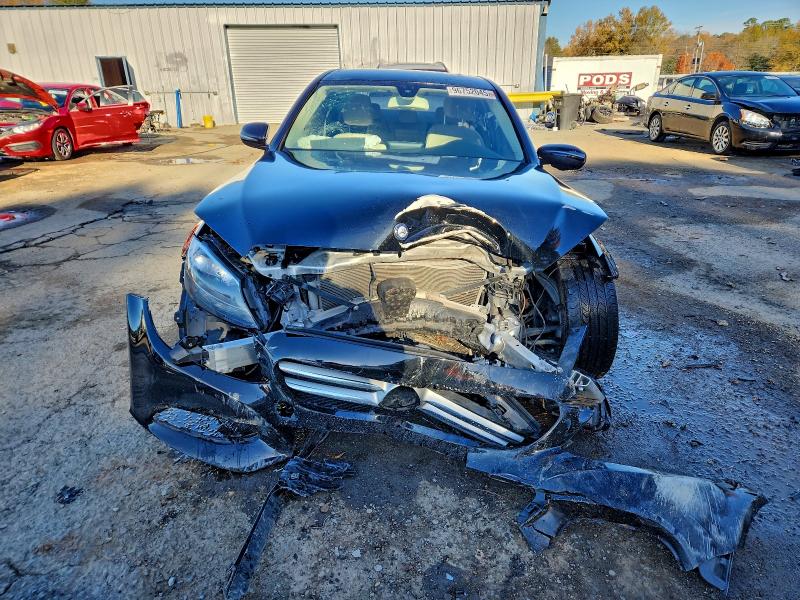 2017 Mercedes-benz C მანქანა იყიდება აუქციონზე, vin: 55SWF4JB4HU210886, აუქციონის ნომერი: 96752045