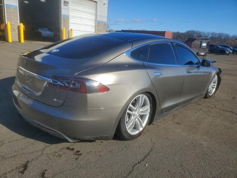 94387055 :رقم المزاد ، 5YJSA1V22FF097928 vin ، 2015 Tesla Model S مزاد بيع