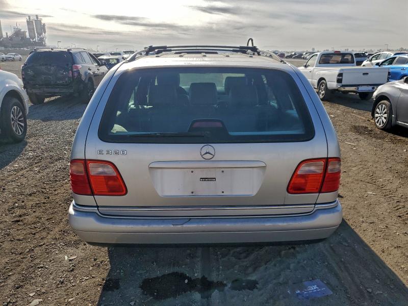97879025 :رقم المزاد ، WDBJH65F4WA528431 vin ، 1998 Mercedes-benz E مزاد بيع