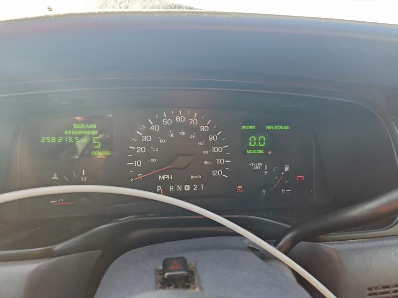 Продаж на аукціоні авто 1998 Lincoln Town Car, vin: 1LNFM82W9WY716108, номер лоту: 97411675