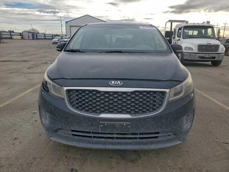 96123995 :رقم المزاد ، KNDMB5C11F6068200 vin ، 2015 Kia Sedona مزاد بيع